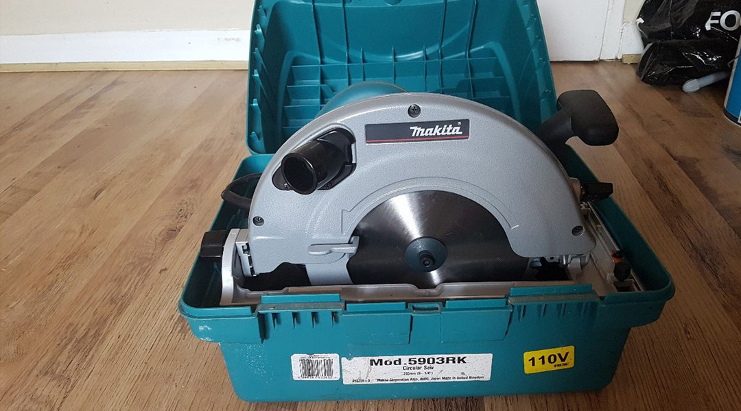 Toptopdeal Makita 5903RK 9″/235mm Circular Saw 1550W With Case & Blade 110V