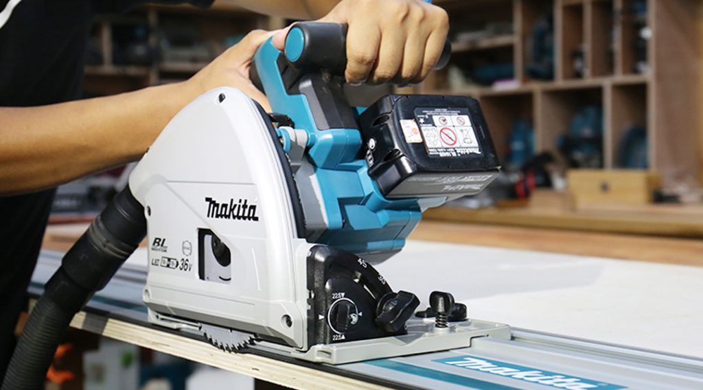 Toptopdeal Makita DSP600ZJ Plunge Saw 
